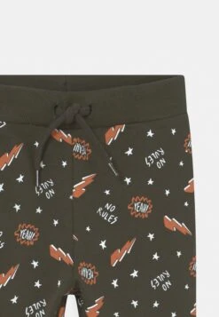 NAME IT Nmmvifelix Loose Set- Trainingspak - Rosin -Name It 6fcd8267df024215b4034780b320d397