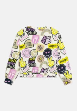 Name It -Name It 8f6ca66b236946f1a2f2672683fd4d87