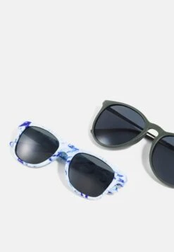 NAME IT Nmmfabiano Sunglasses Unisex 2 Pack - Zonnebril - Four Leaf Clover/Surf The Web -Name It d6a1a95d8d8f4f7b8fe808a7efc87b6e